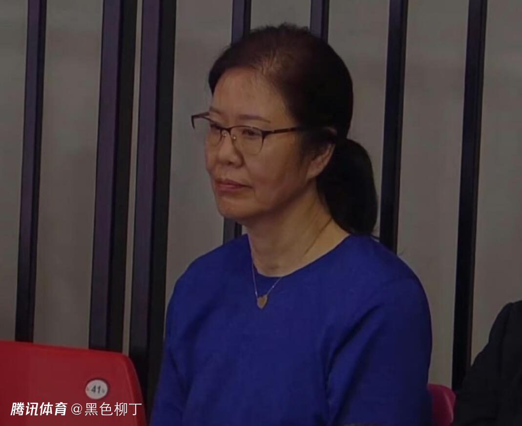 被男人添b超爽视频洗澡